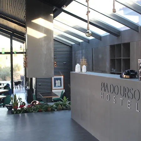 Pia Do Urso 旅馆 *