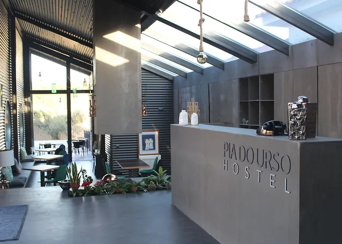 Pia Do Urso 旅馆 *